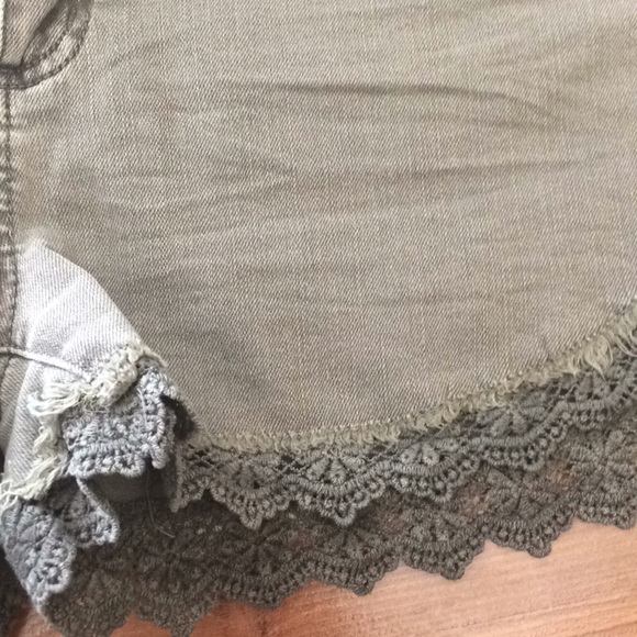 Tinsel Shorts with Lace Trim Green Size 28 EUC - Picture 2 of 3